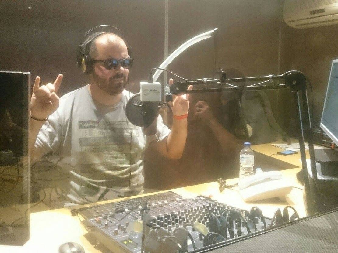 Roberto a los controles